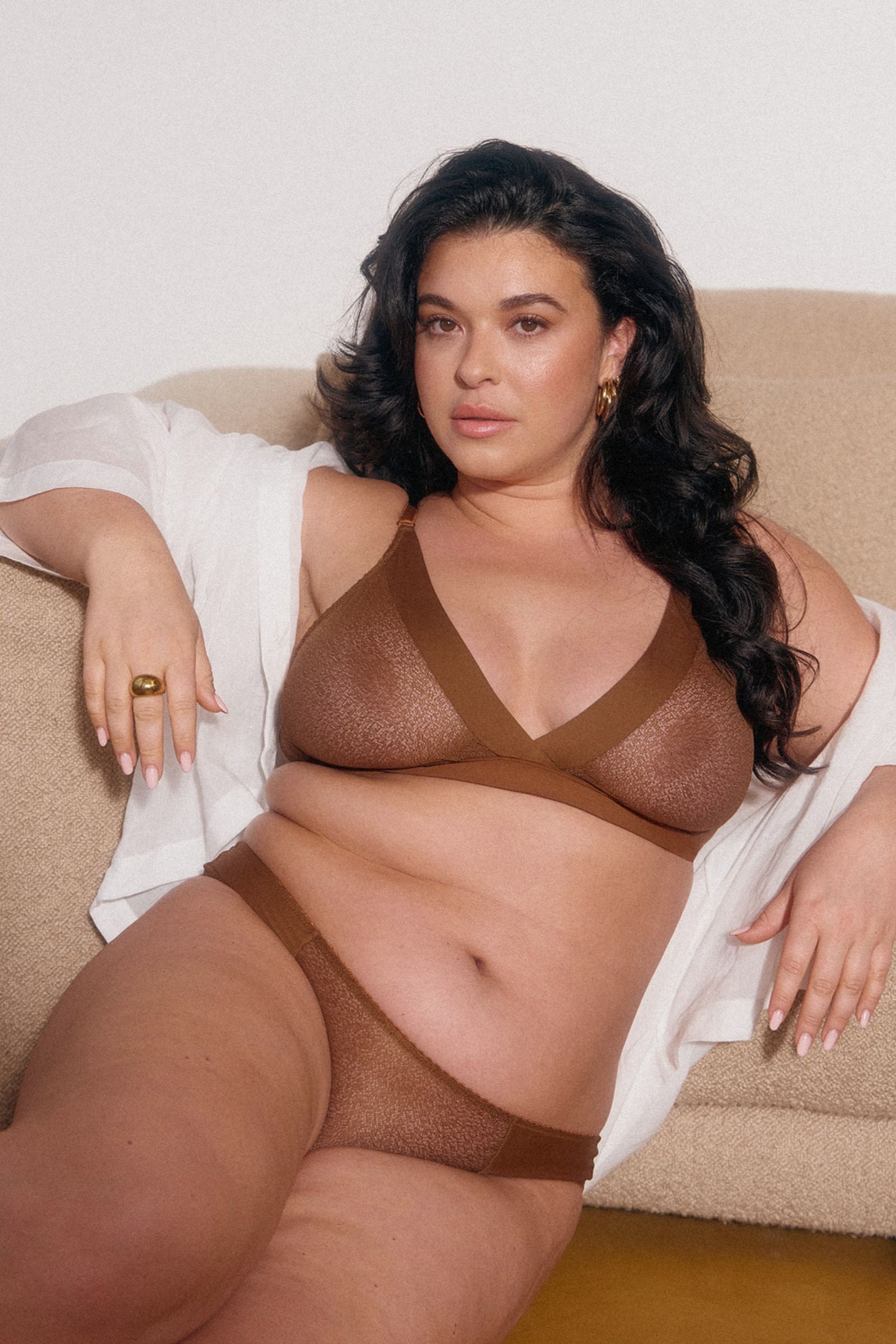 L'art de la corseterie : ensemble de lingerie nude fabriqué en France, l'alliance de la qualité et du confort. Nuance Terracotta - Cutis Paris.