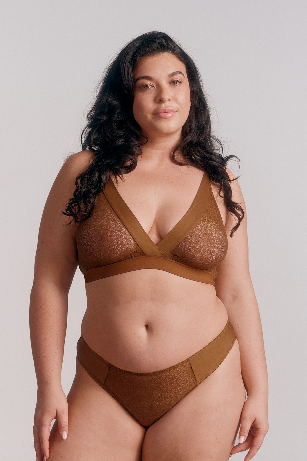 Soutien-gorge lingerie nude pensé pour les peaux cuivrées et chaleureuses, nuance Terracotta - Cutis Paris.